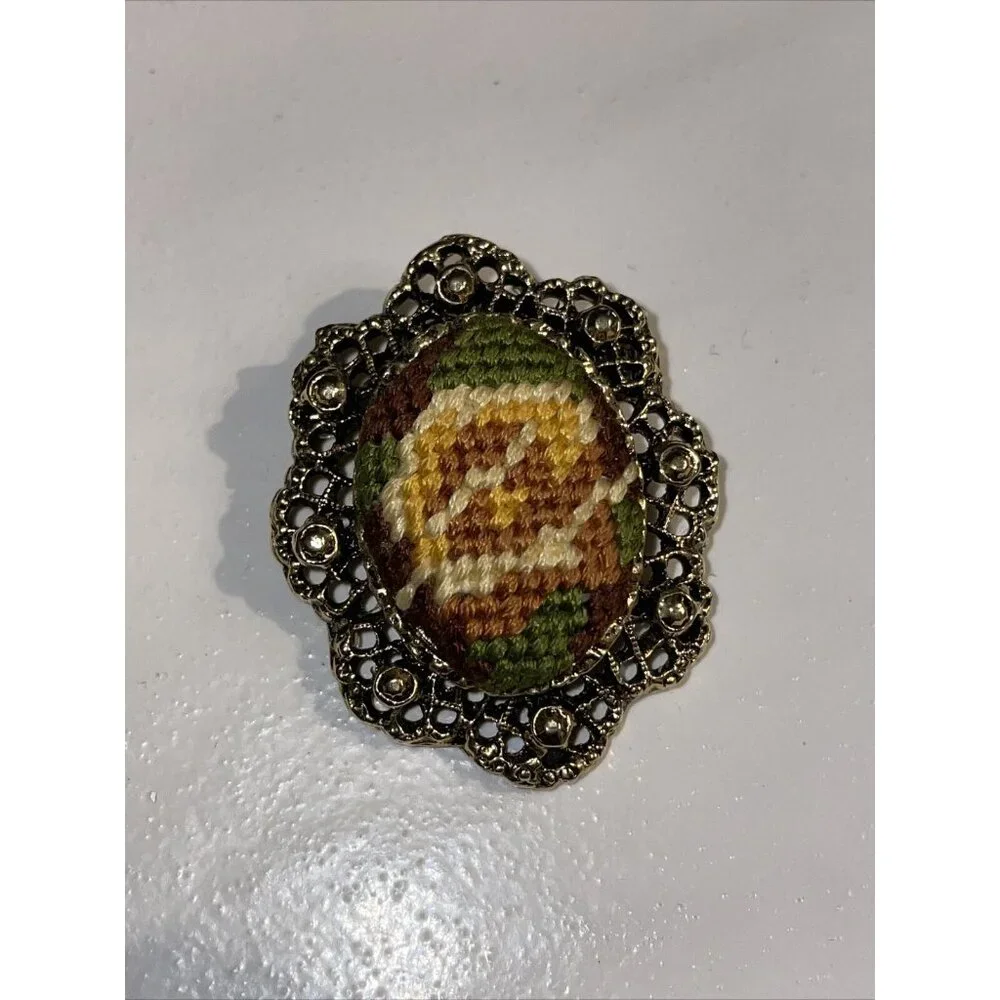 Vinatge Gold Tone Needlepoint‎ Floral Brooch Pin Filagre Mid-Century Art Deco A5